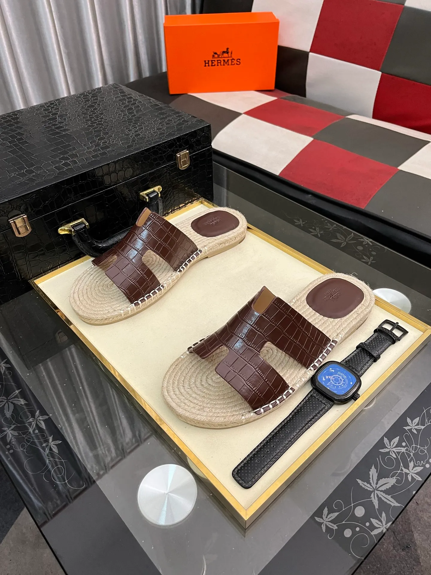 Men's shoes 💰340⌚️⌚️《HERMES》Hermes 💁♂️Men's casual slippers, compare the quality at the counter🧚🏿♂️ The upper layer has a stone pattern with clear texture, showing high-end, high-end, comfortable to wear and versatile. Purely hand-pulled, raw rubber breathable outsole, breathable and comfortable lambskin lining, 100% comfortable density, original rubber outsole wear-resistant code number 38-44. Can be customized 45-46-47